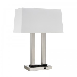 Doppel -Nachttischtischlampe im Gästezimmer