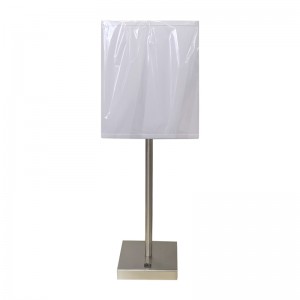 Einfacher Stil gebürsteter Nickel -Finish -Tischlamp