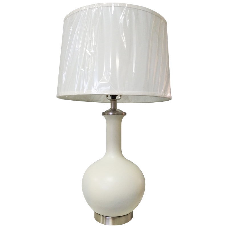 Homewood Suites Hotel Harztischlampe mit Elfenbeinkriser Harzkörper im Hotel Gästezimmer