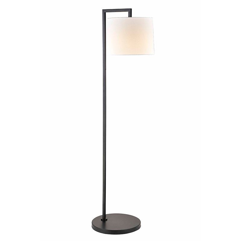 Waterwalk Hotel Sofaneben Stehlampe mit mattschwarzem Finish im Gästezimmer